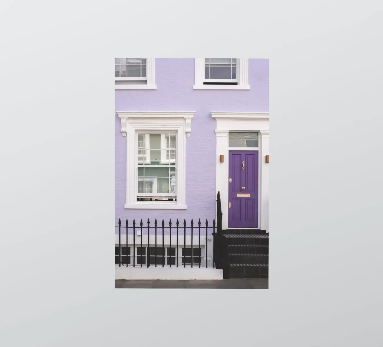 Londra, Inghilterra I Facciata di Notting Hill in viola adesivo da Julie Travel Photography
