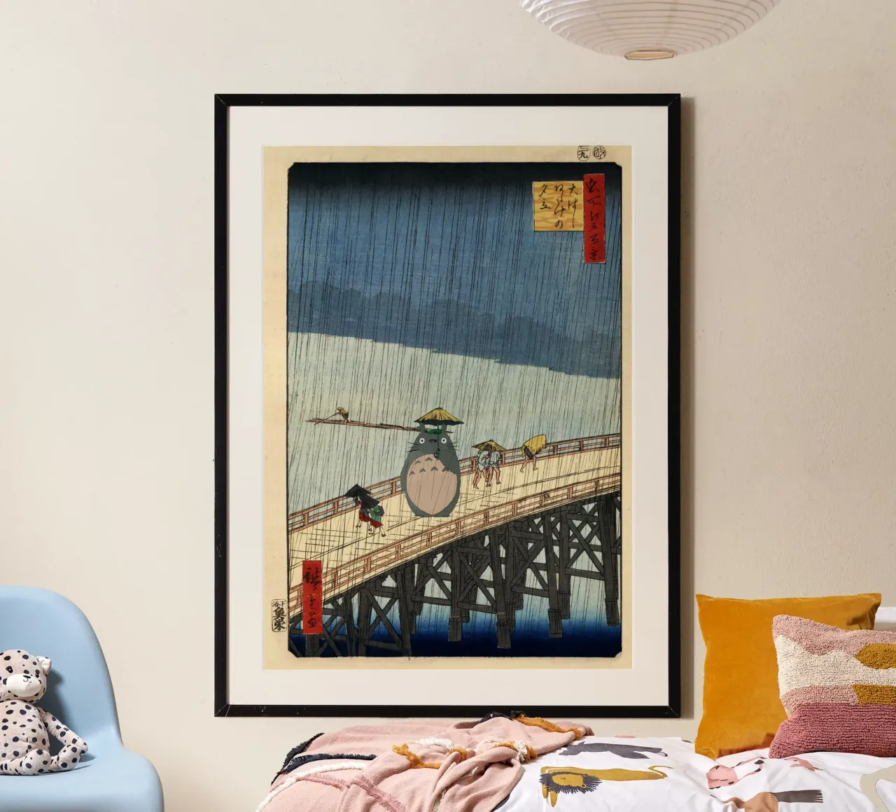 Totoro op de brug in de regen - Hiroshige Parodie poster met kunststof frame van Mashtup