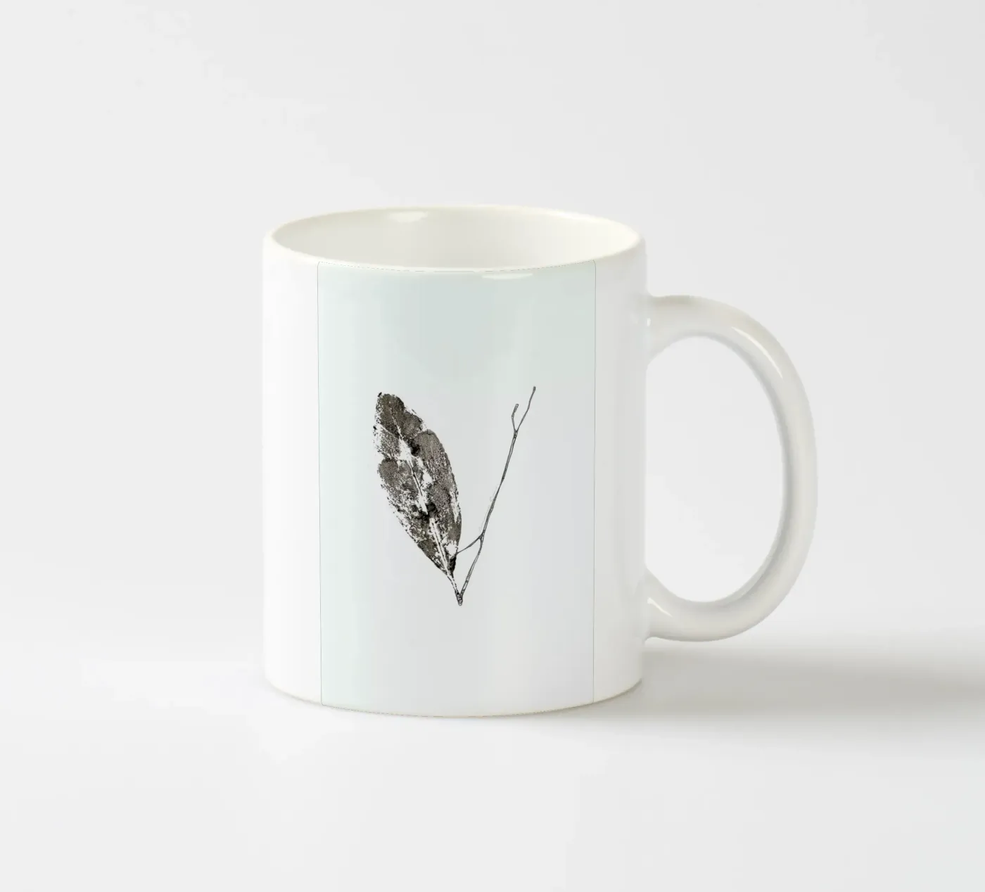 V ceramic mug by Marina Guiu