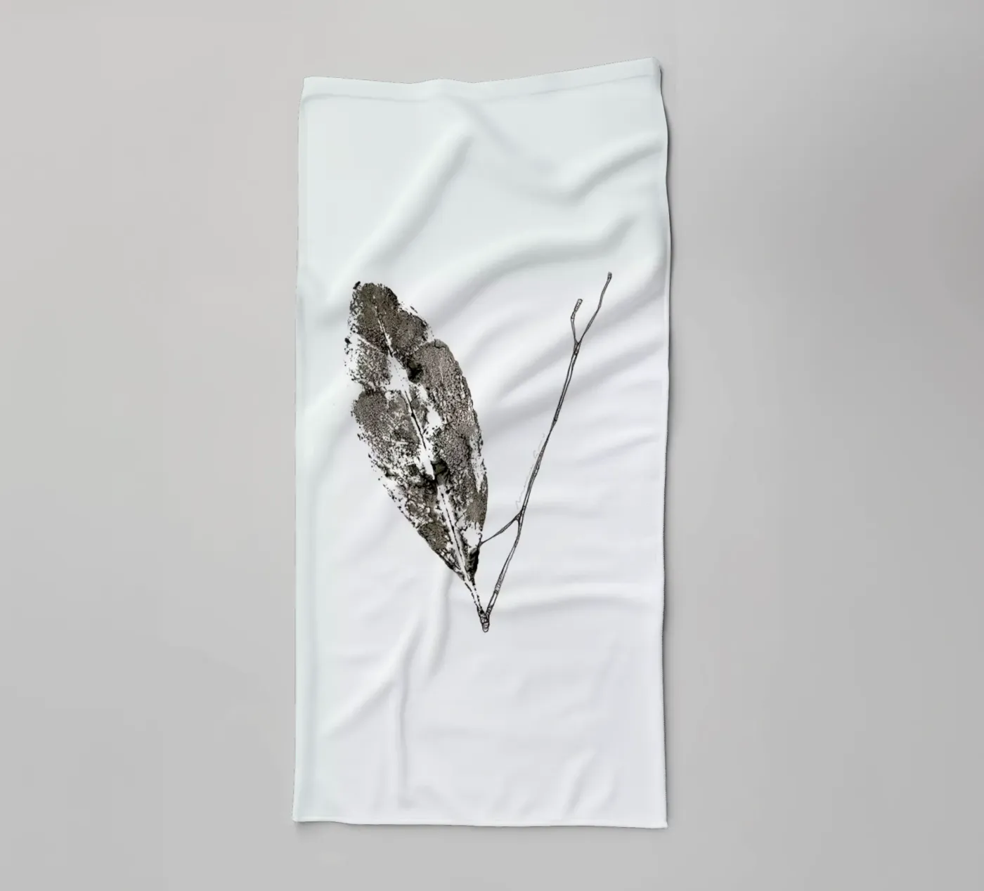 V towel by Marina Guiu