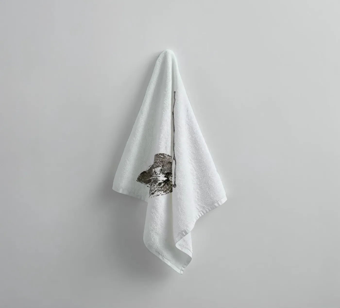 V towel by Marina Guiu