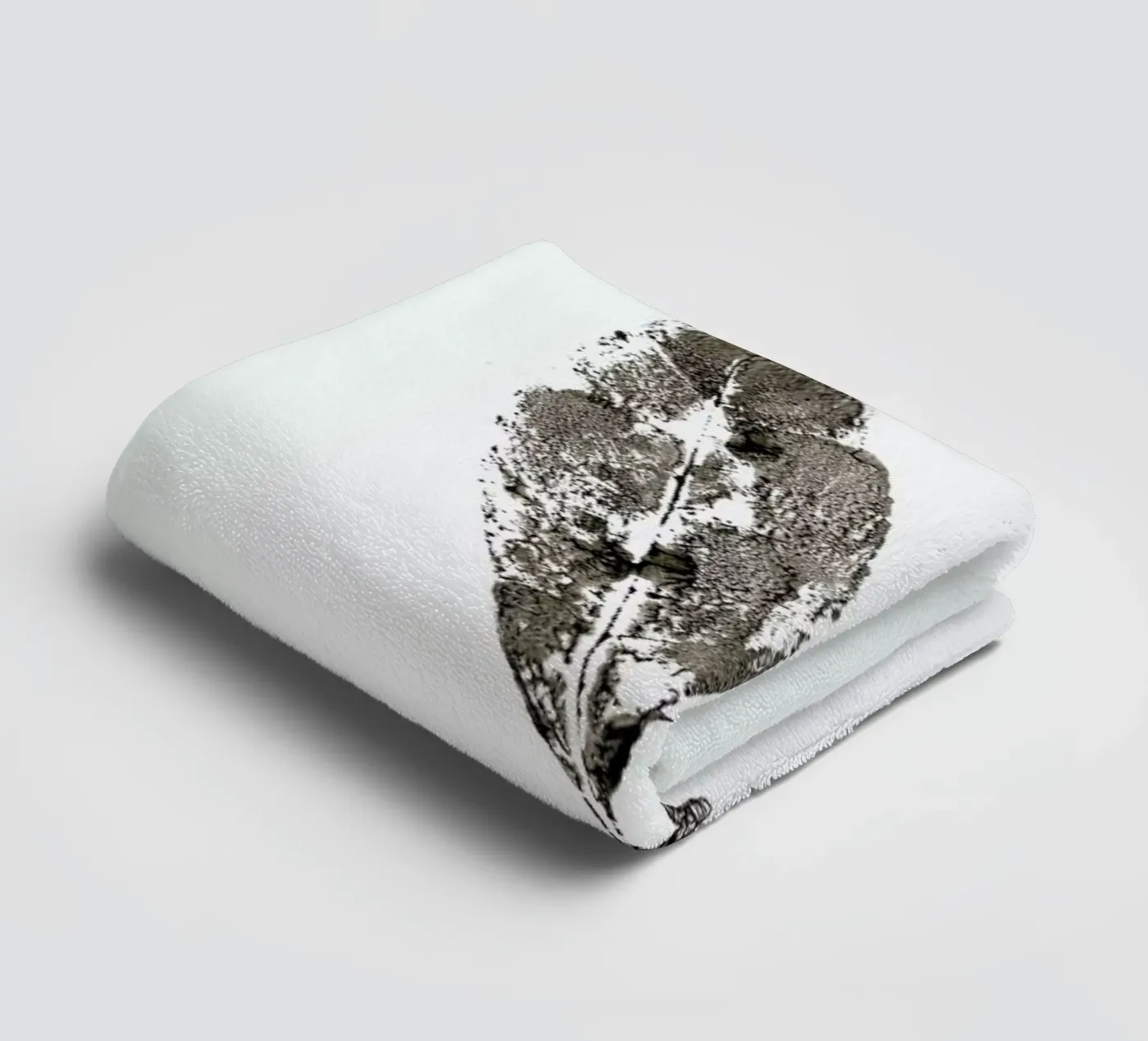 V badhanddoek van Marina Guiu