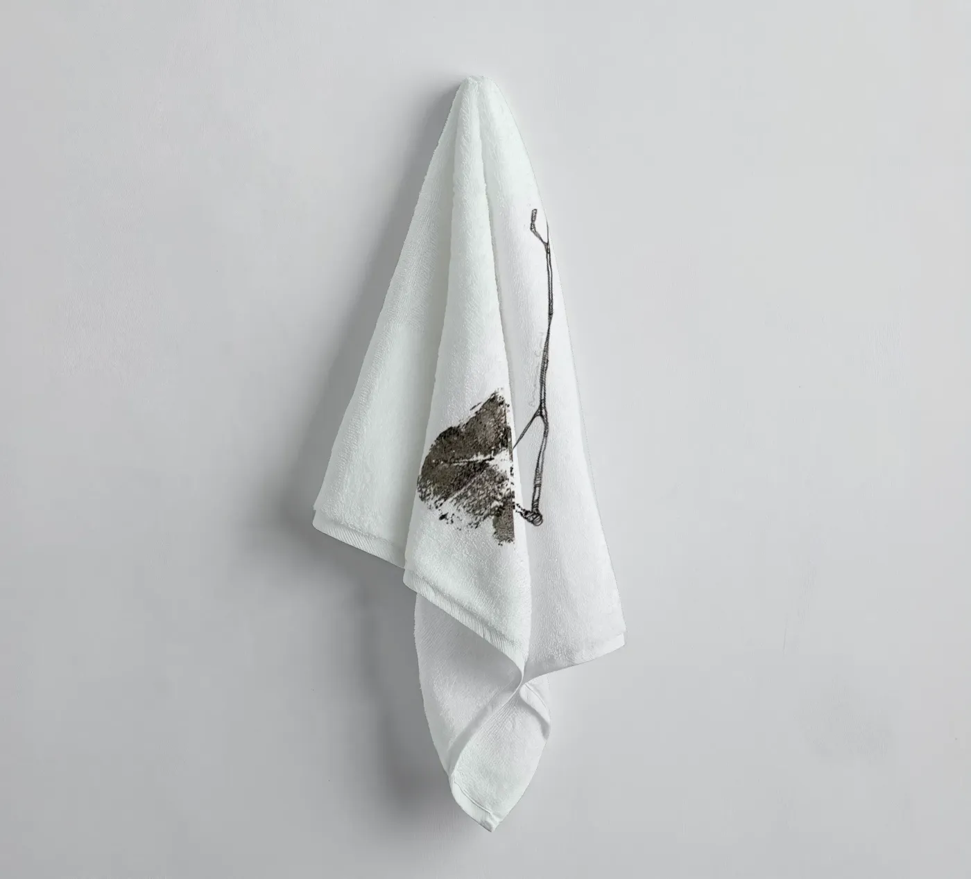 V towel by Marina Guiu