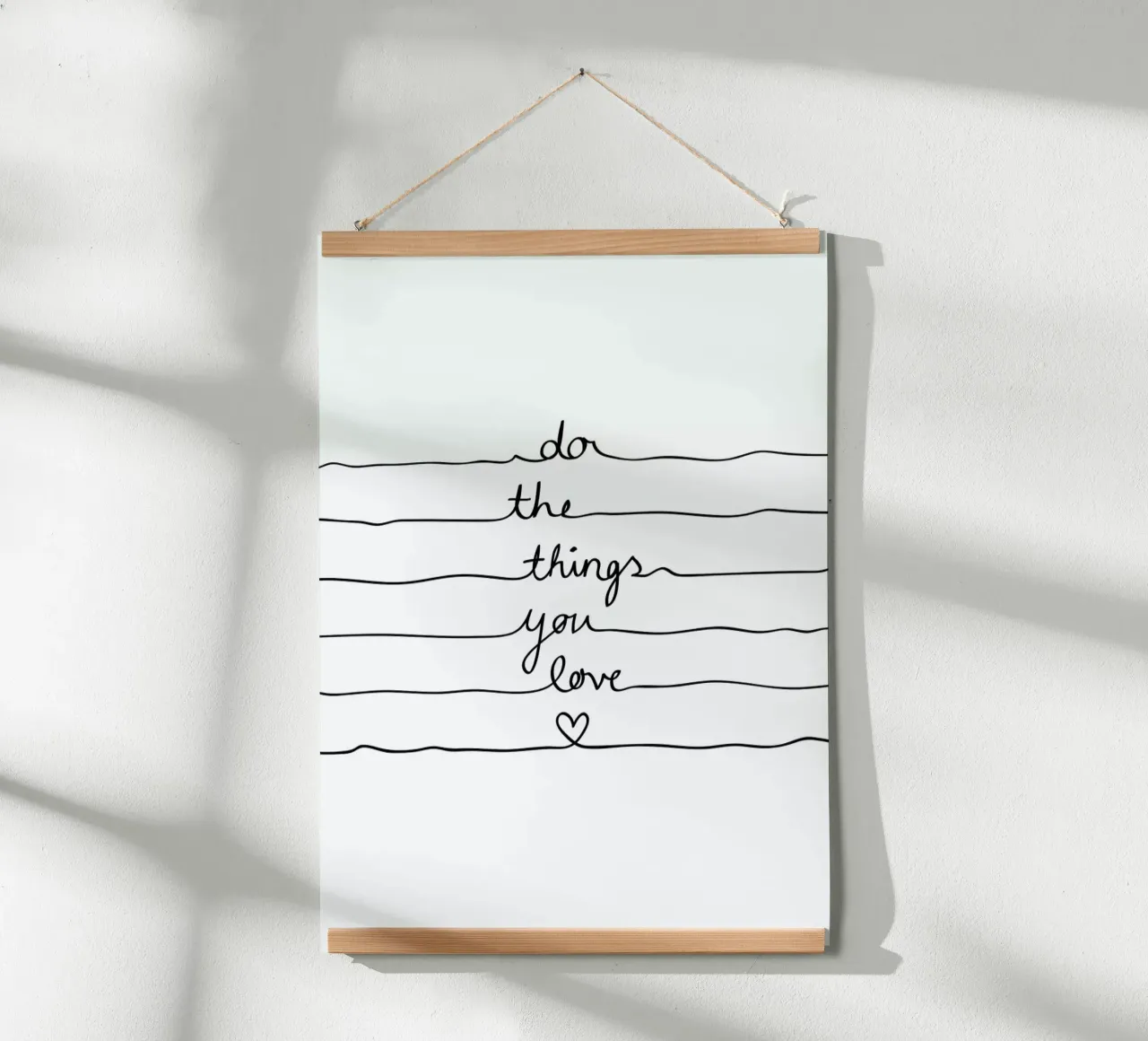 Do The Things You Love poster con telaio in legno da Mareike Böhmer
