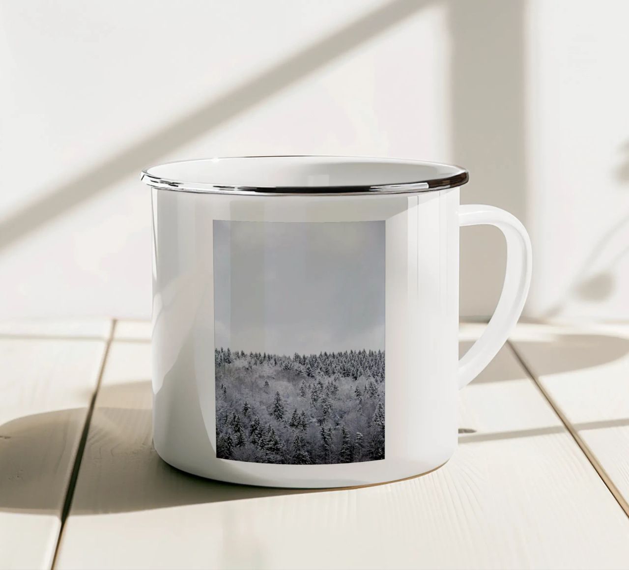 White Winter Forest tazza in smalto da Studio Nahili