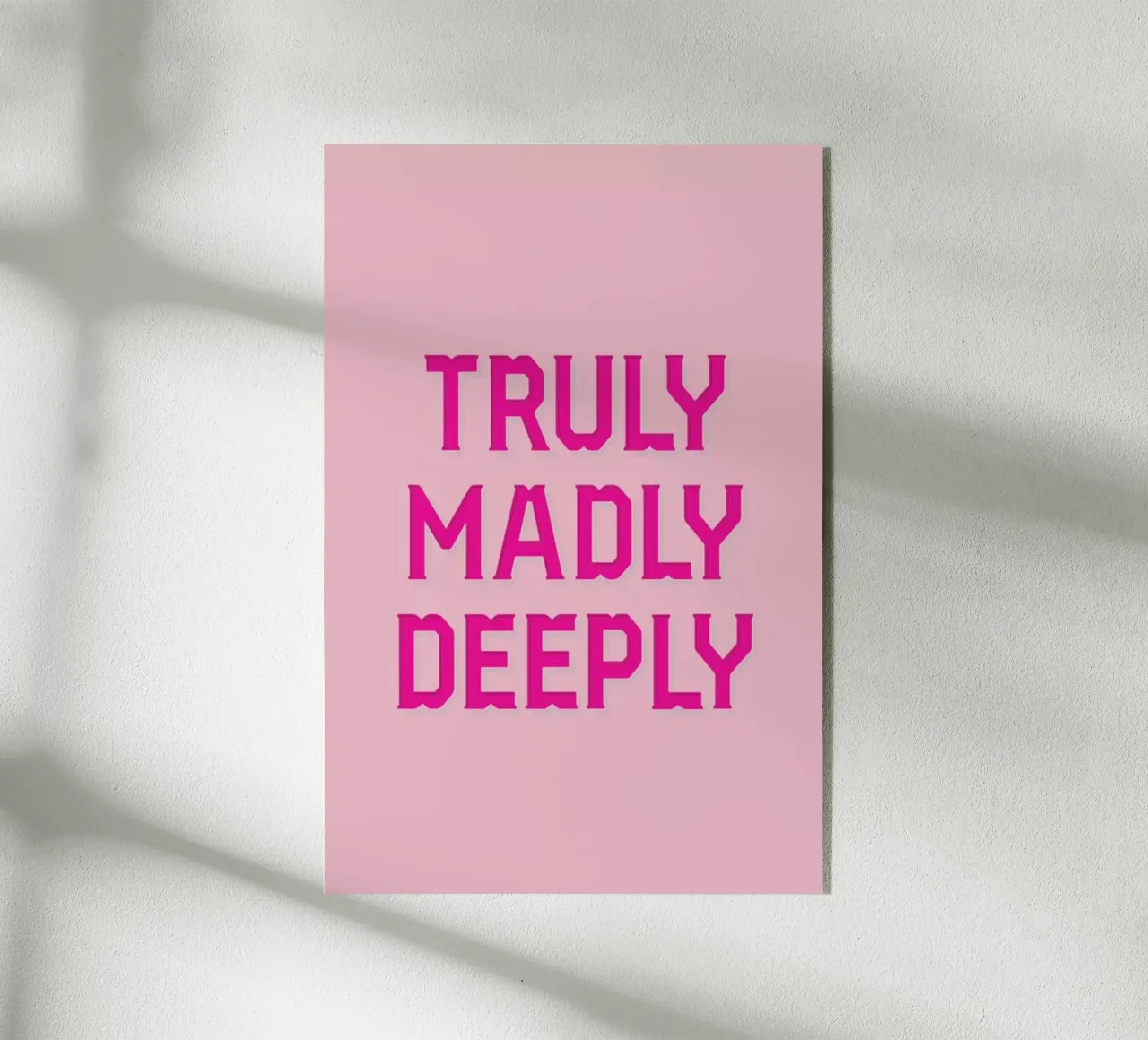 Truly Madly plexiglass da Honeymoon Hotel