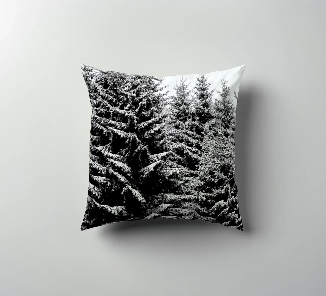 Snowy Christmas Trees cuscino da Studio Nahili