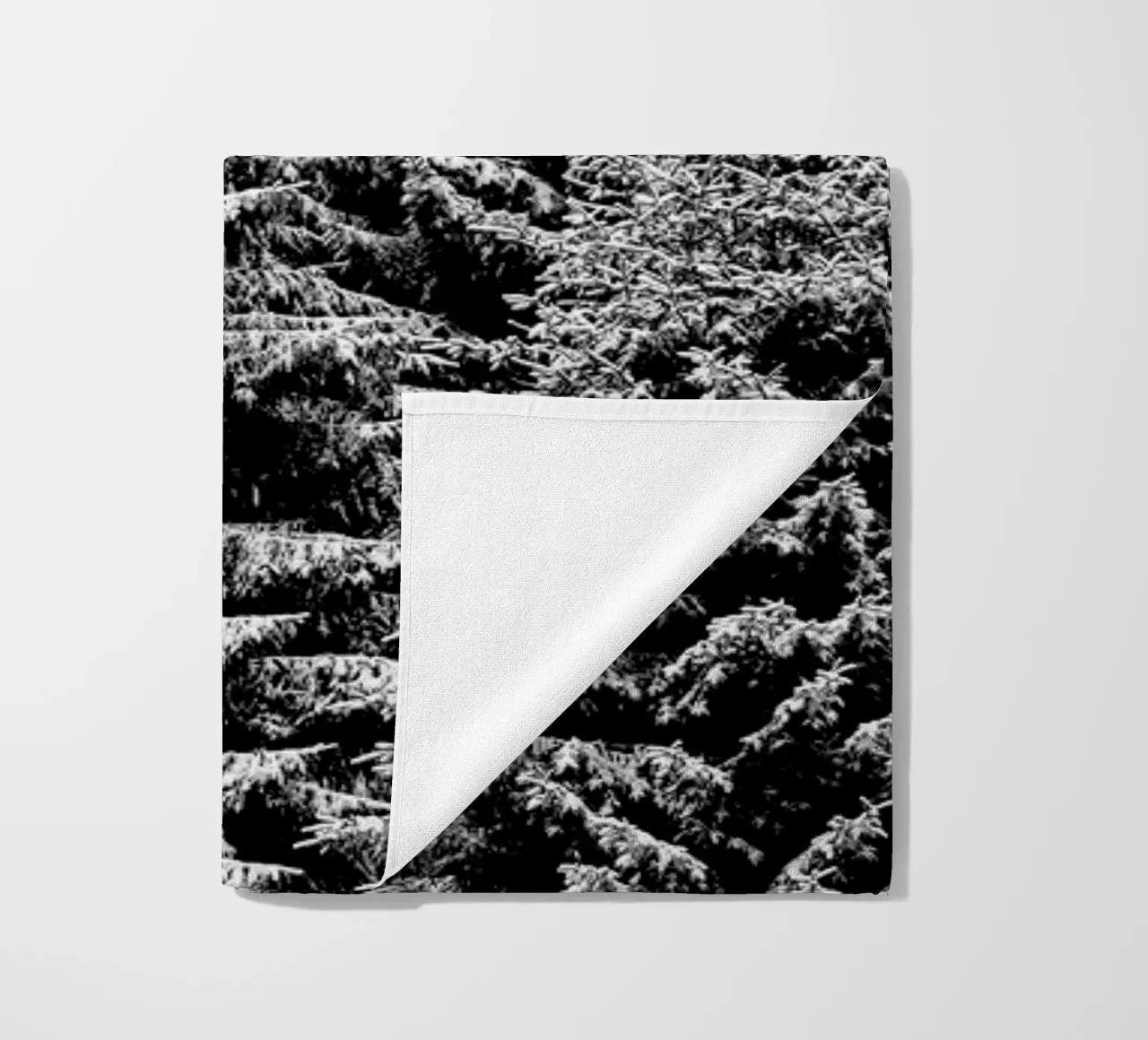 Snowy Christmas Trees telo mare da Studio Nahili