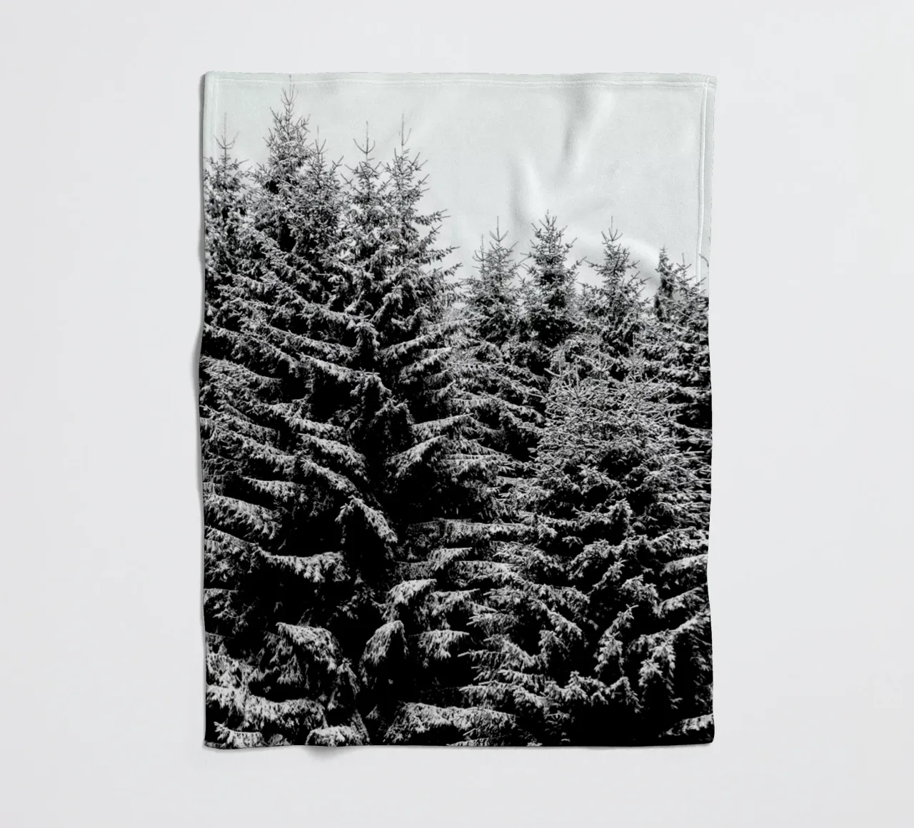 Snowy Christmas Trees coperta in pile da Studio Nahili