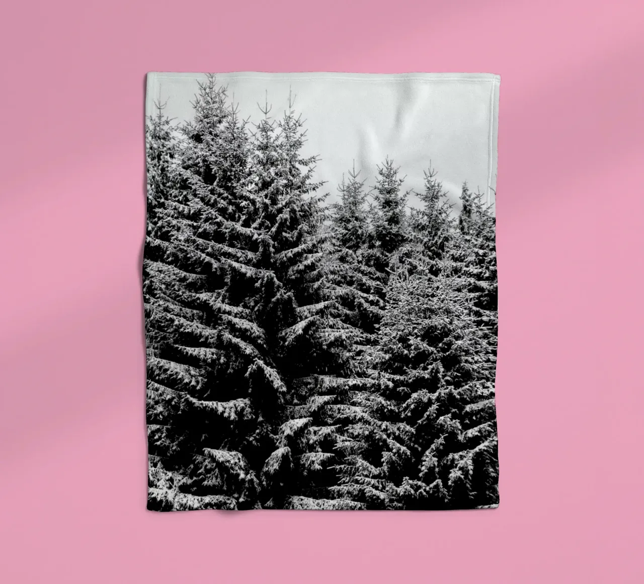 Snowy Christmas Trees coperta in pile da Studio Nahili