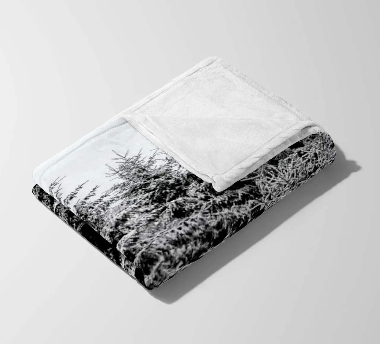 Snowy Christmas Trees coperta in pile da Studio Nahili