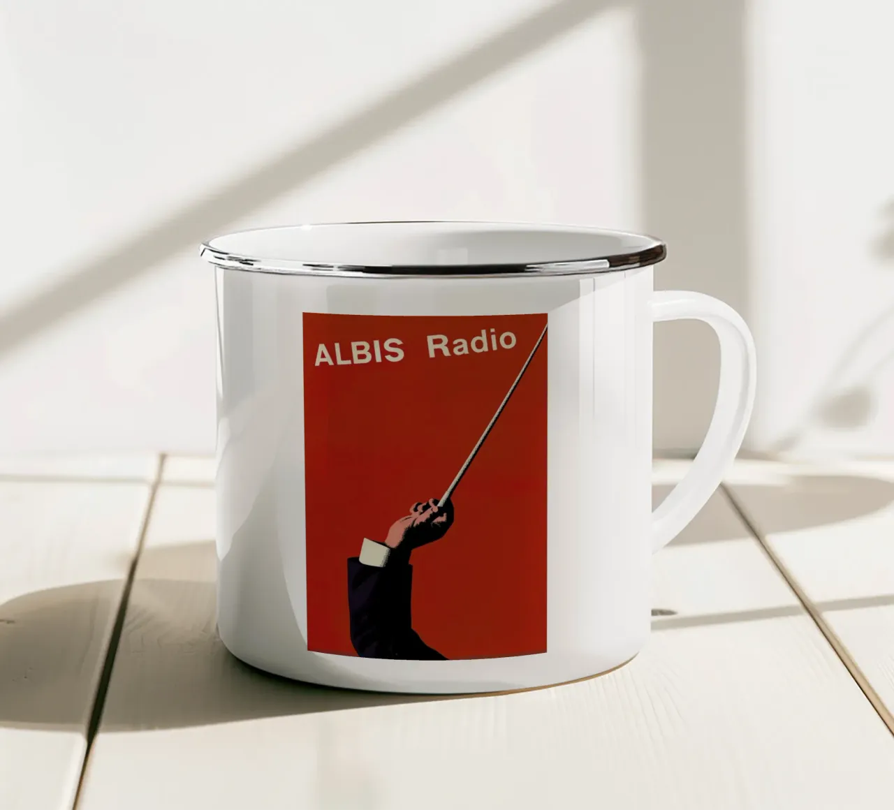 Tune In mug en émail de Hemingway Design