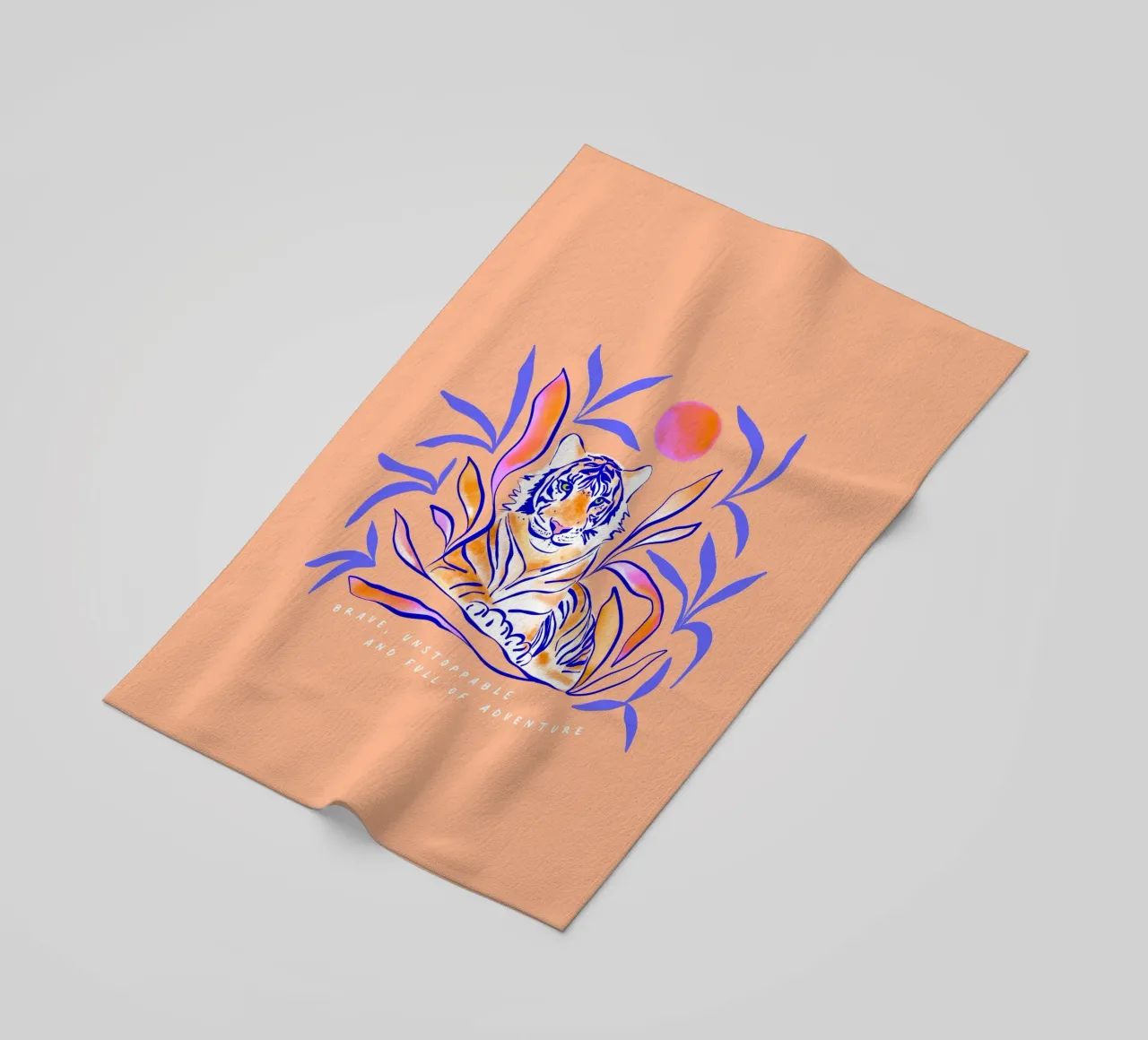 Dappere tijger in tropisch paradijs ja strandhanddoek van Dominique Vari