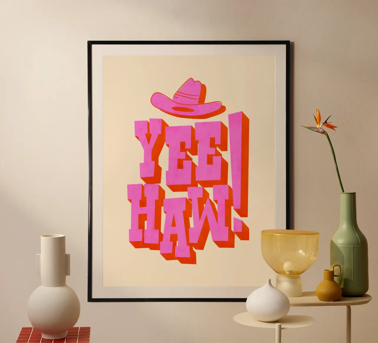Tipografia retrò occidentale Yeehaw - Arte del cowboy rosa e arancione poster con telaio in legno da showmemars