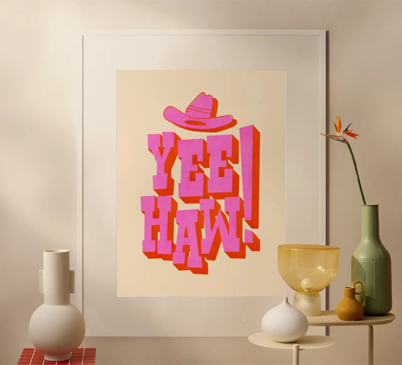 Tipografia retrò occidentale Yeehaw - Arte del cowboy rosa e arancione poster con telaio in legno da showmemars
