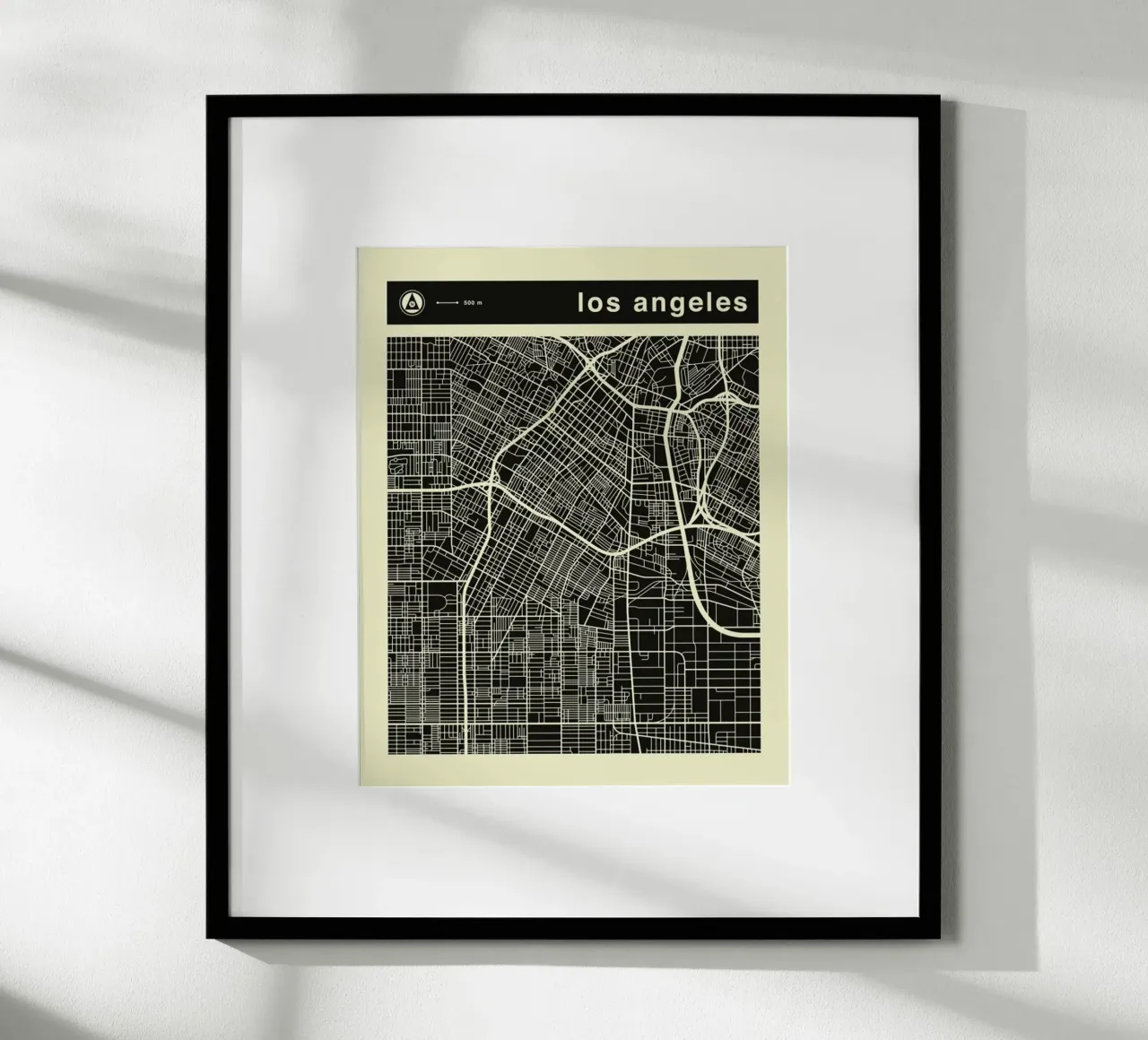 Los Angeles Map poster con telaio in plastica da Jazzberry Blue