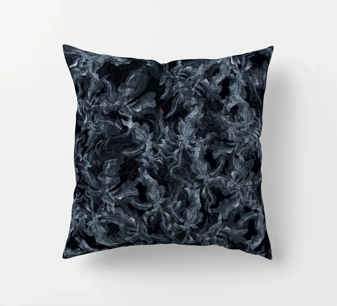 reverse grunge flora cuscino da Giulio Iurissevich