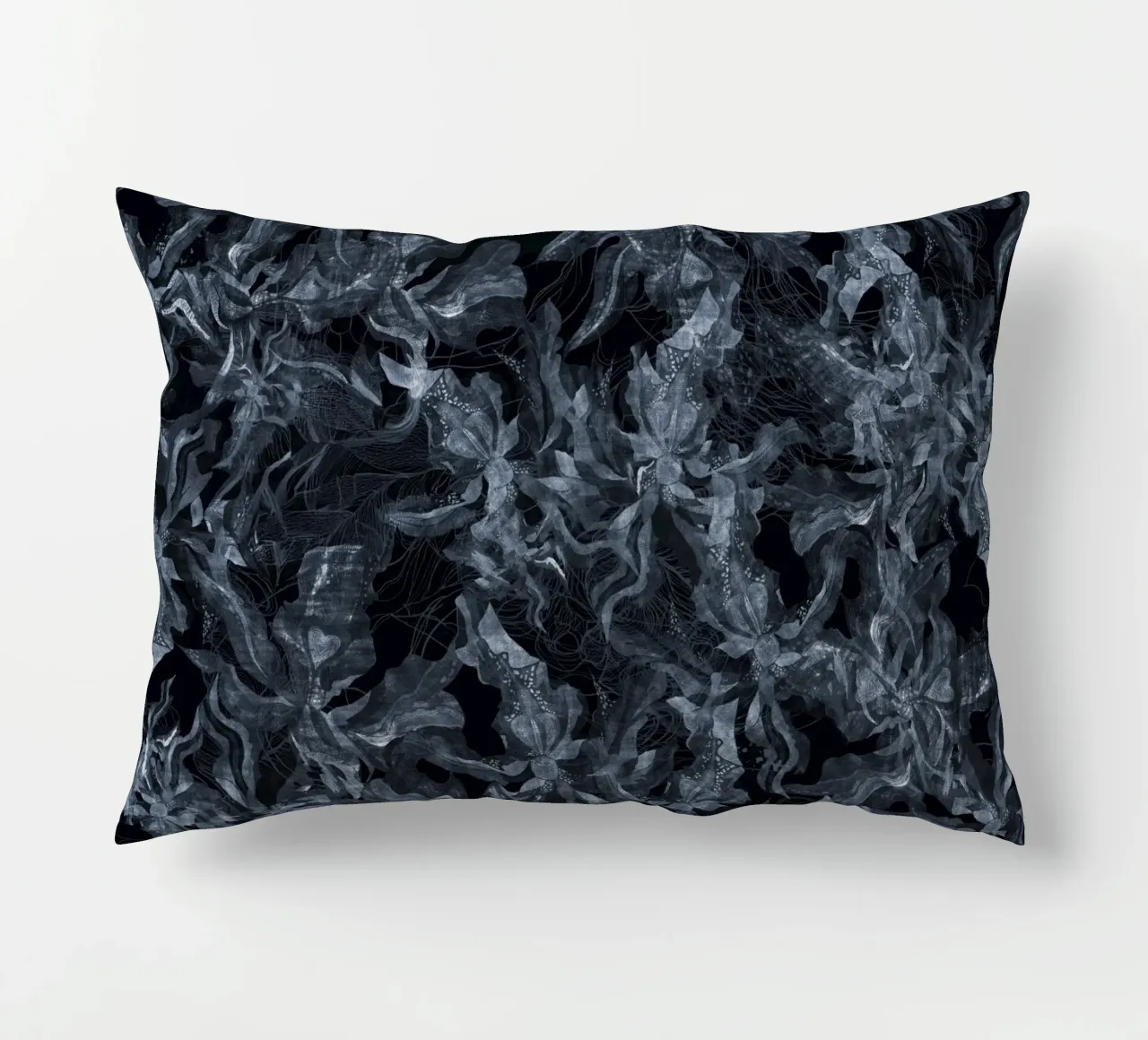reverse grunge flora cuscino da Giulio Iurissevich