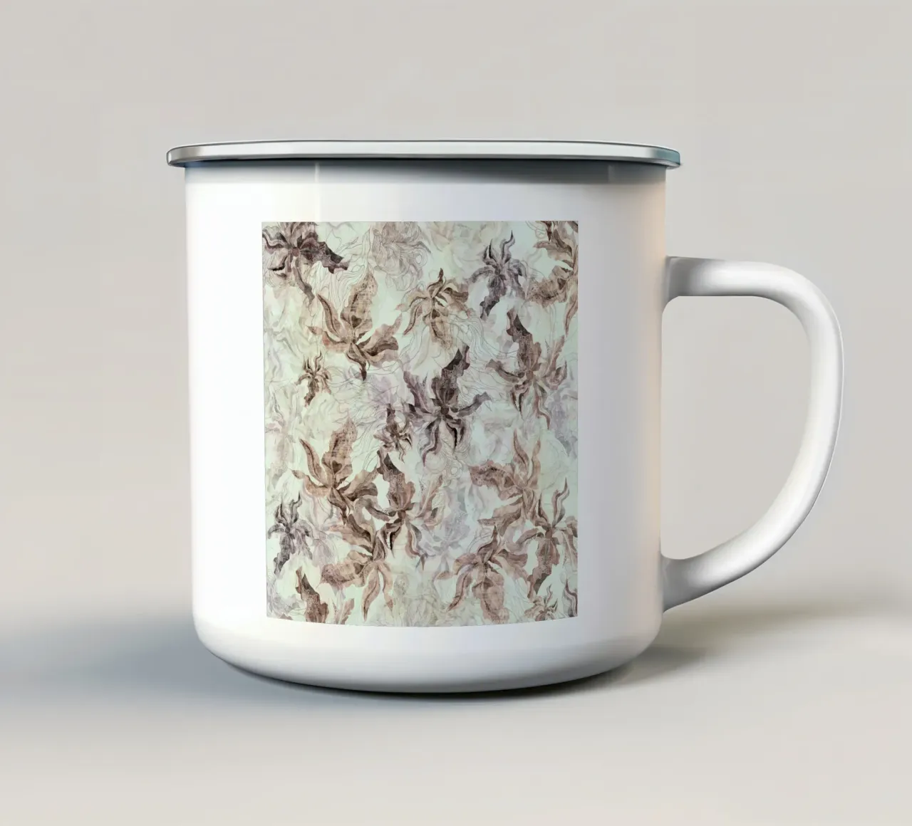 cream floral tazza in smalto da Giulio Iurissevich