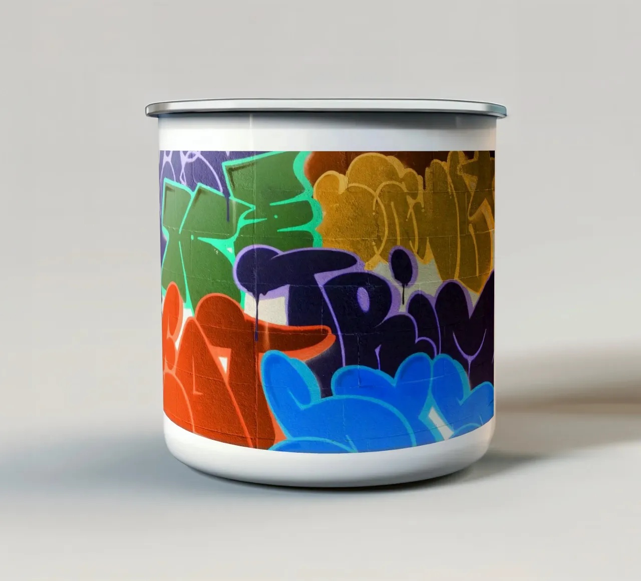 Graffiti Wall tazza in smalto da Flo Klein