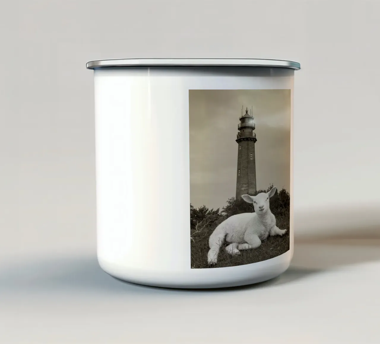 Agnello e faro tazza in smalto da Barbara Buderath Fotodesign