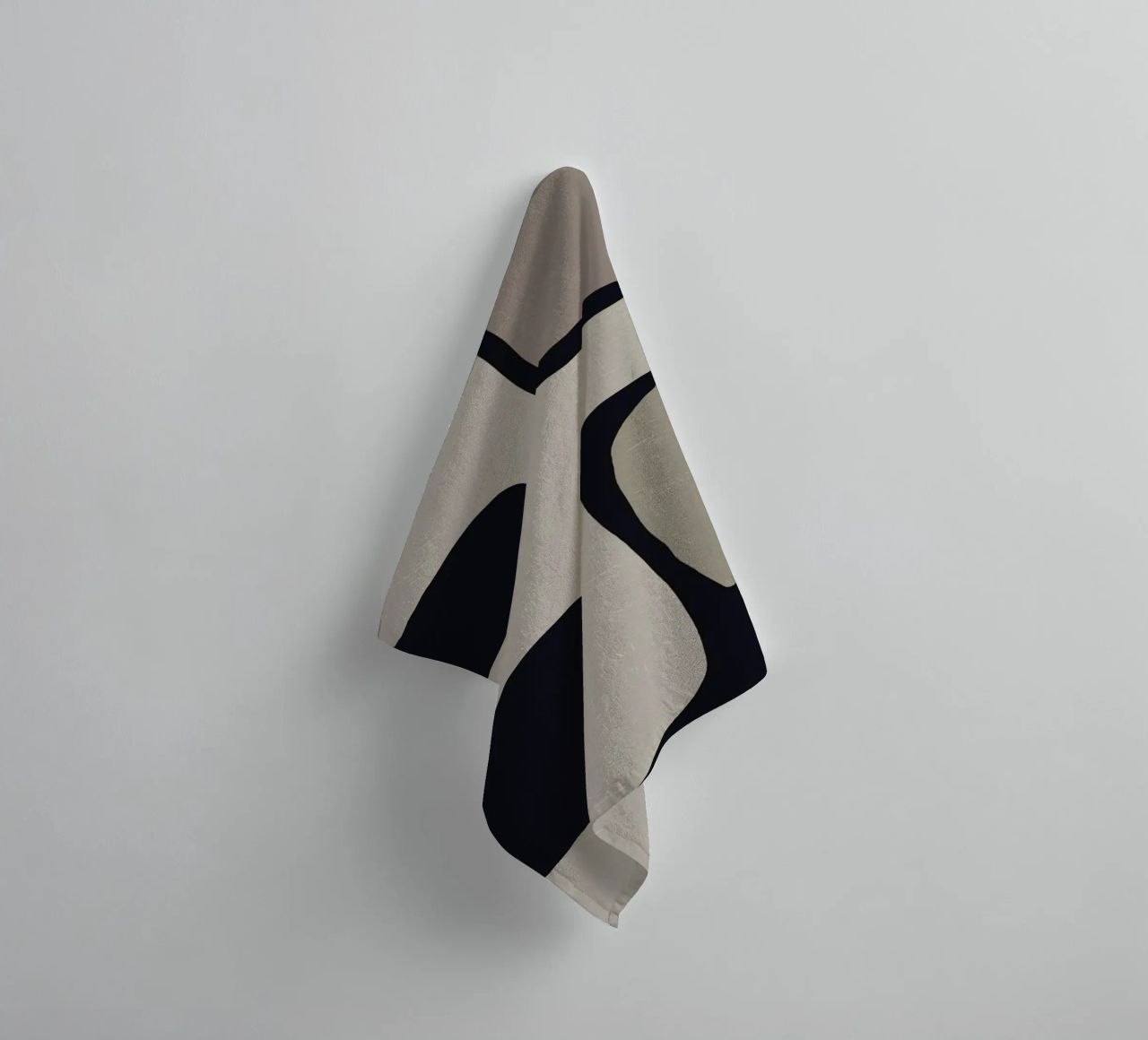 Minimal organisch grijs abstract badhanddoek van Little Dean