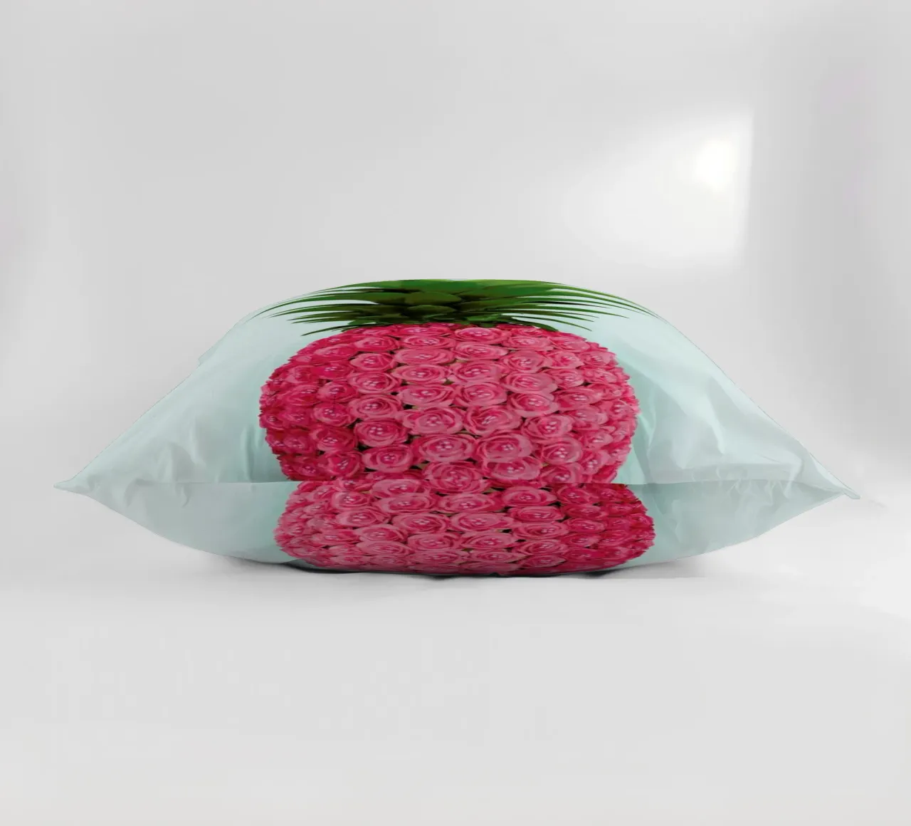 Pineapple Roses cuscino da Paul Fuentes Design