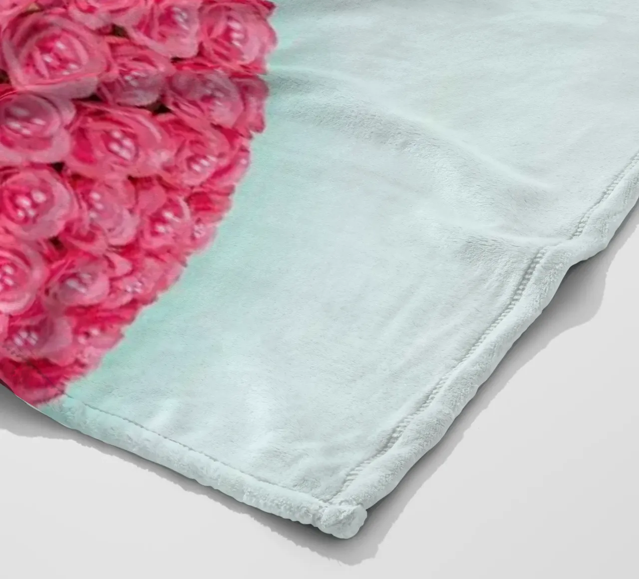Pineapple Roses coperta in pile da Paul Fuentes Design