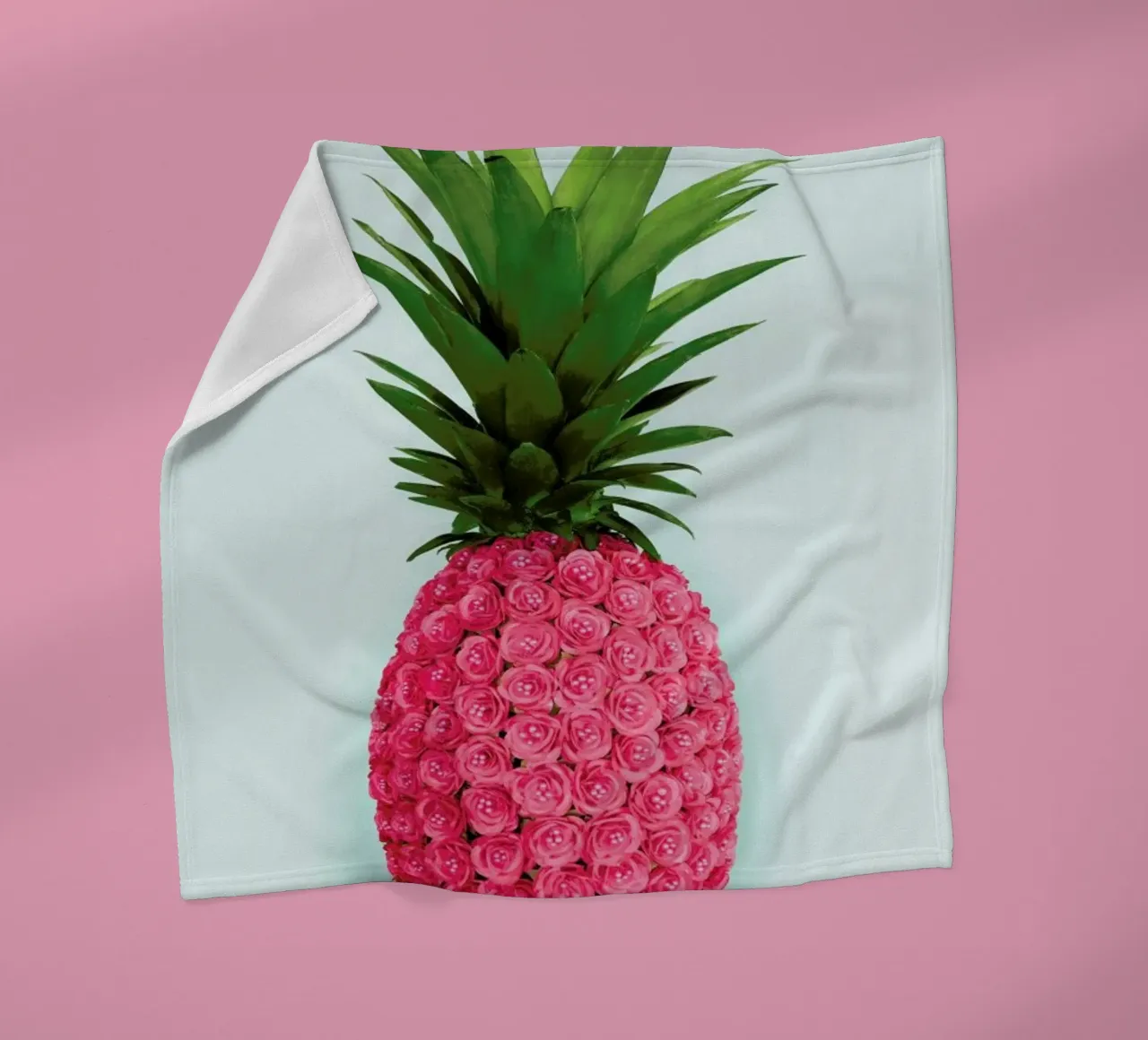 Pineapple Roses coperta in pile da Paul Fuentes Design