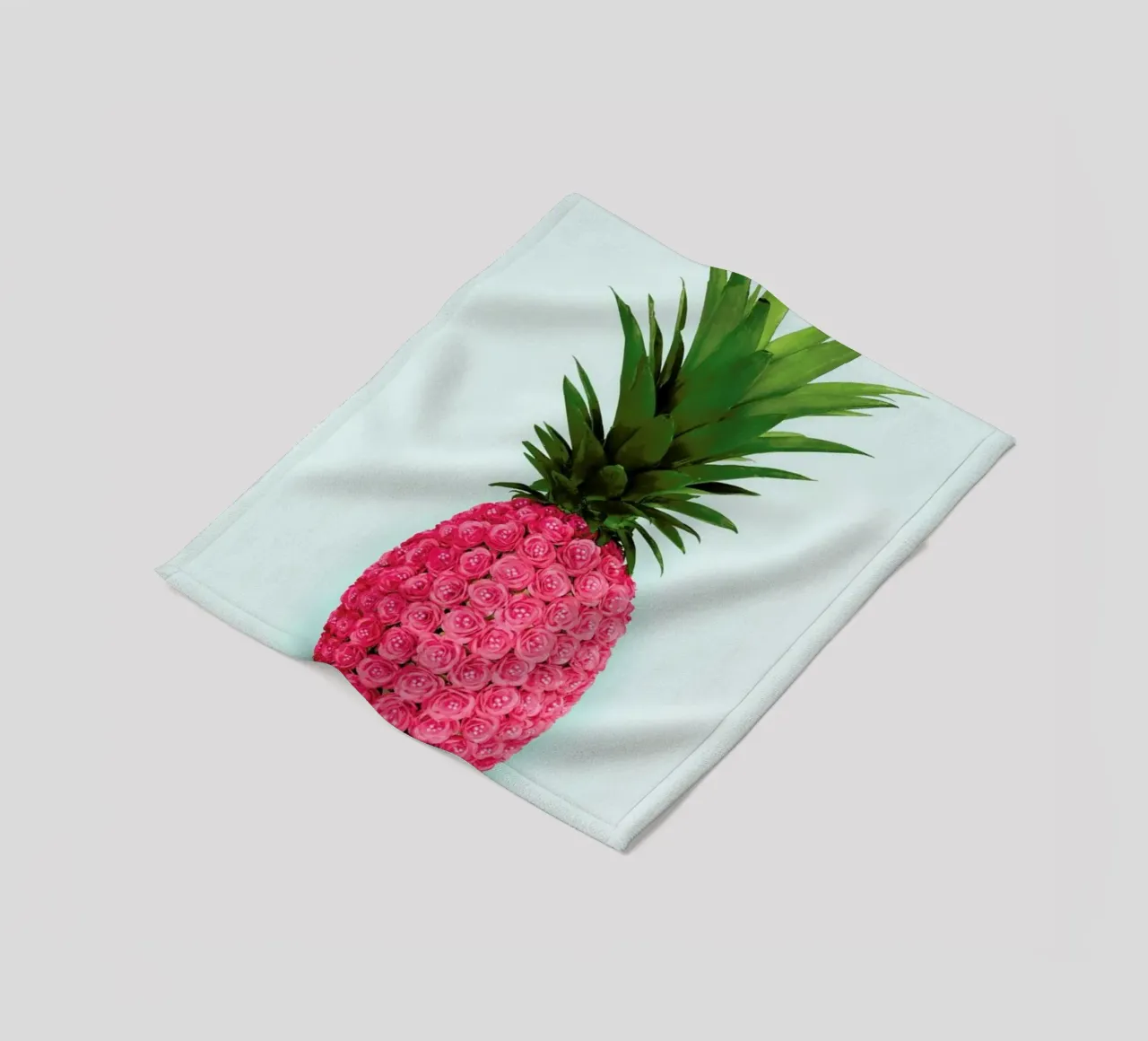 Pineapple Roses coperta in pile da Paul Fuentes Design