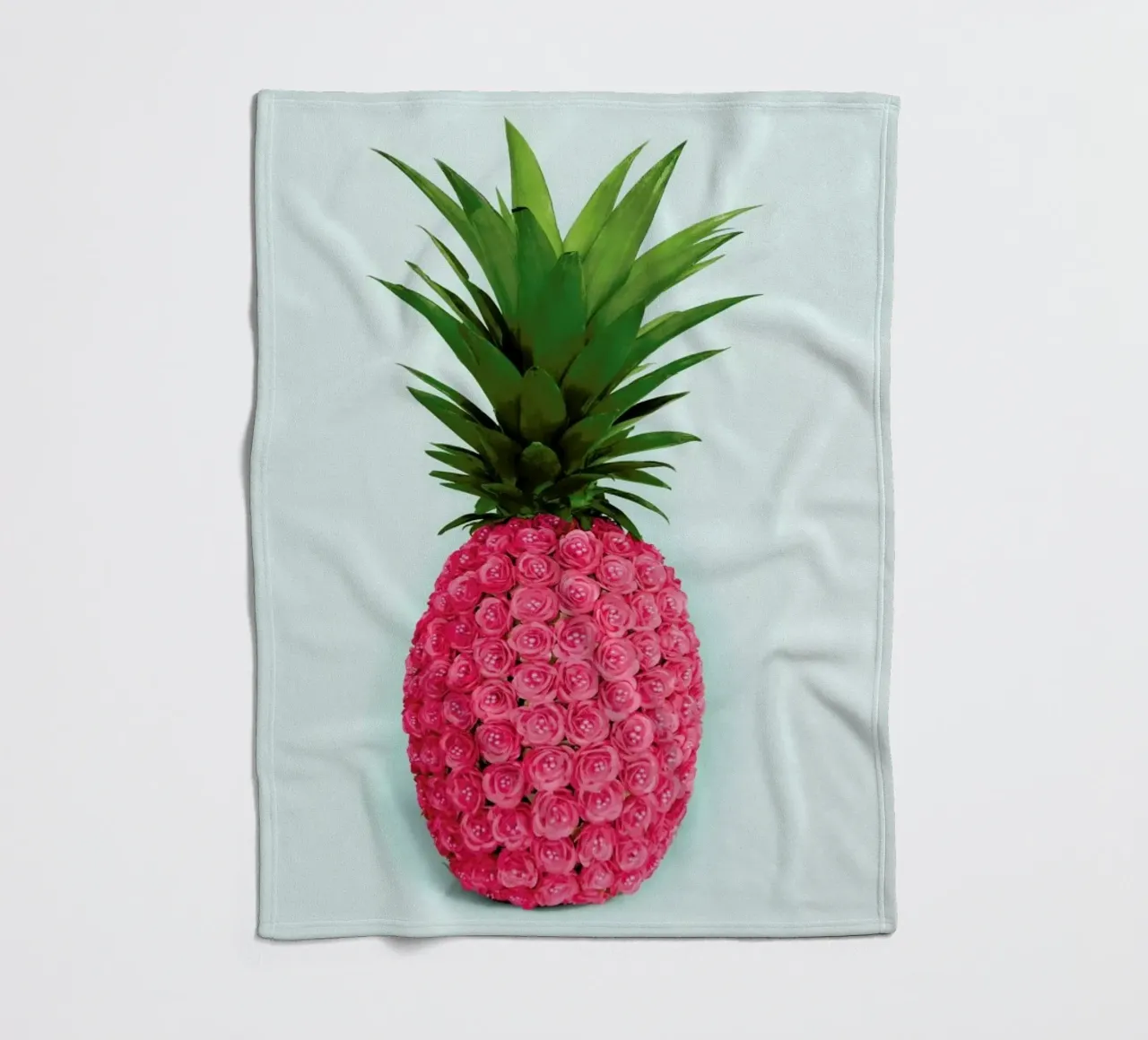 Pineapple Roses coperta in pile da Paul Fuentes Design