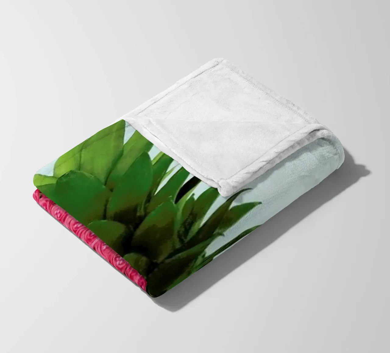 Pineapple Roses coperta in pile da Paul Fuentes Design