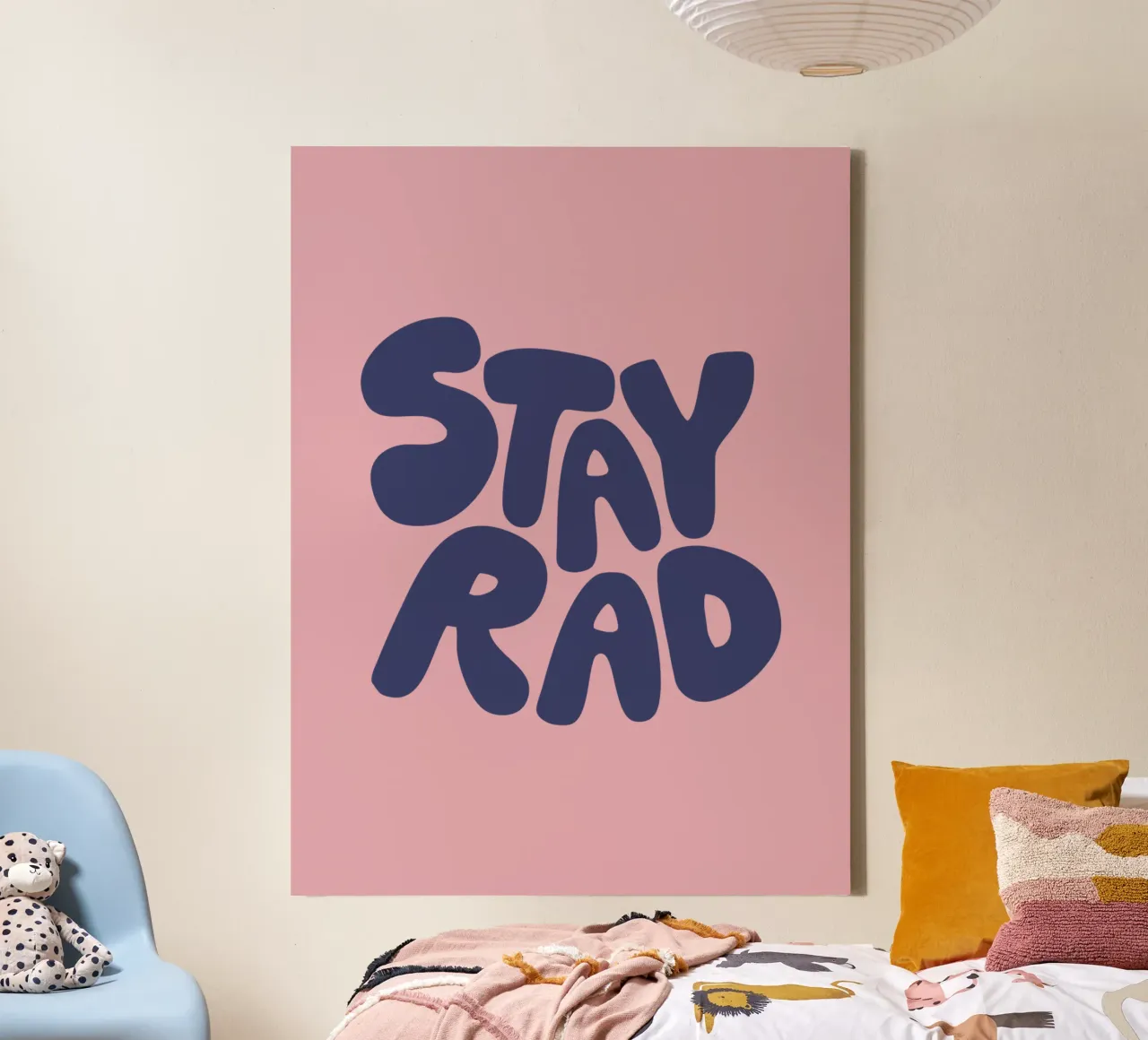 Stay Rad Tipografia retro funky e vibrante in rosa e viola tela con Cornice a cassetta da THE MOTIVATED TYPE