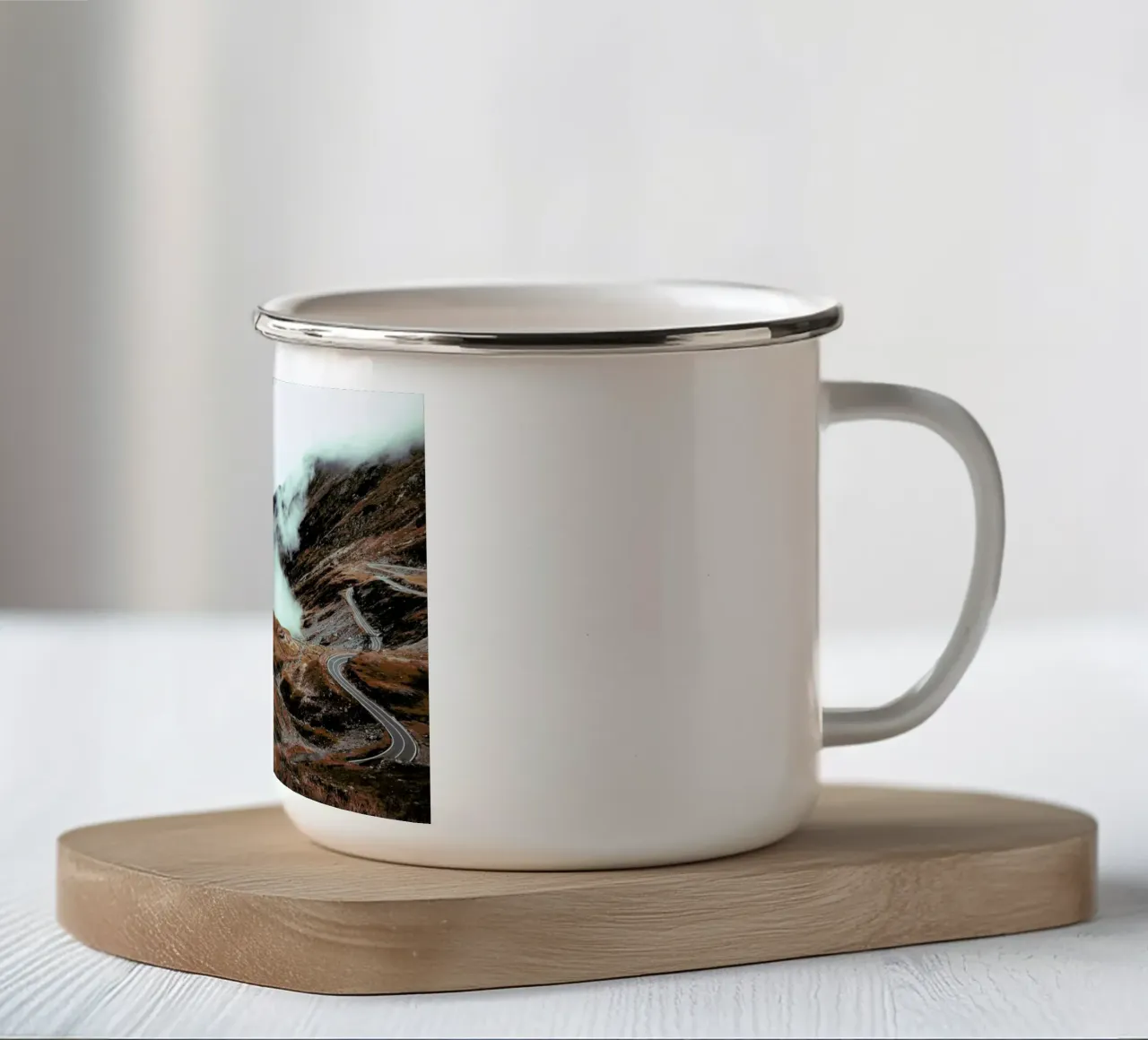 Mountains VII tazza in smalto da Sebastian Hilgetag