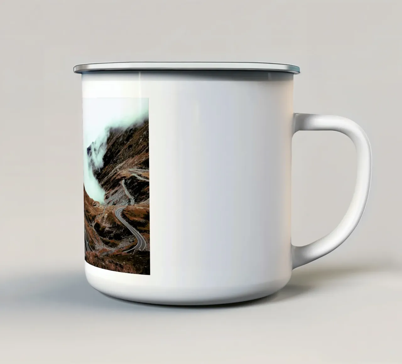 Mountains VII tazza in smalto da Sebastian Hilgetag