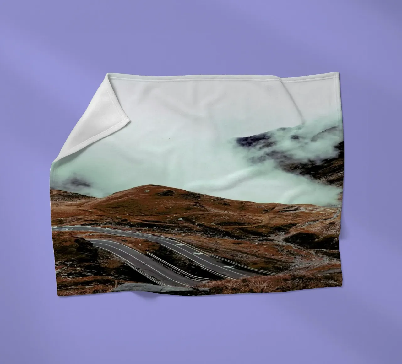 Mountains VII coperta in pile da Sebastian Hilgetag