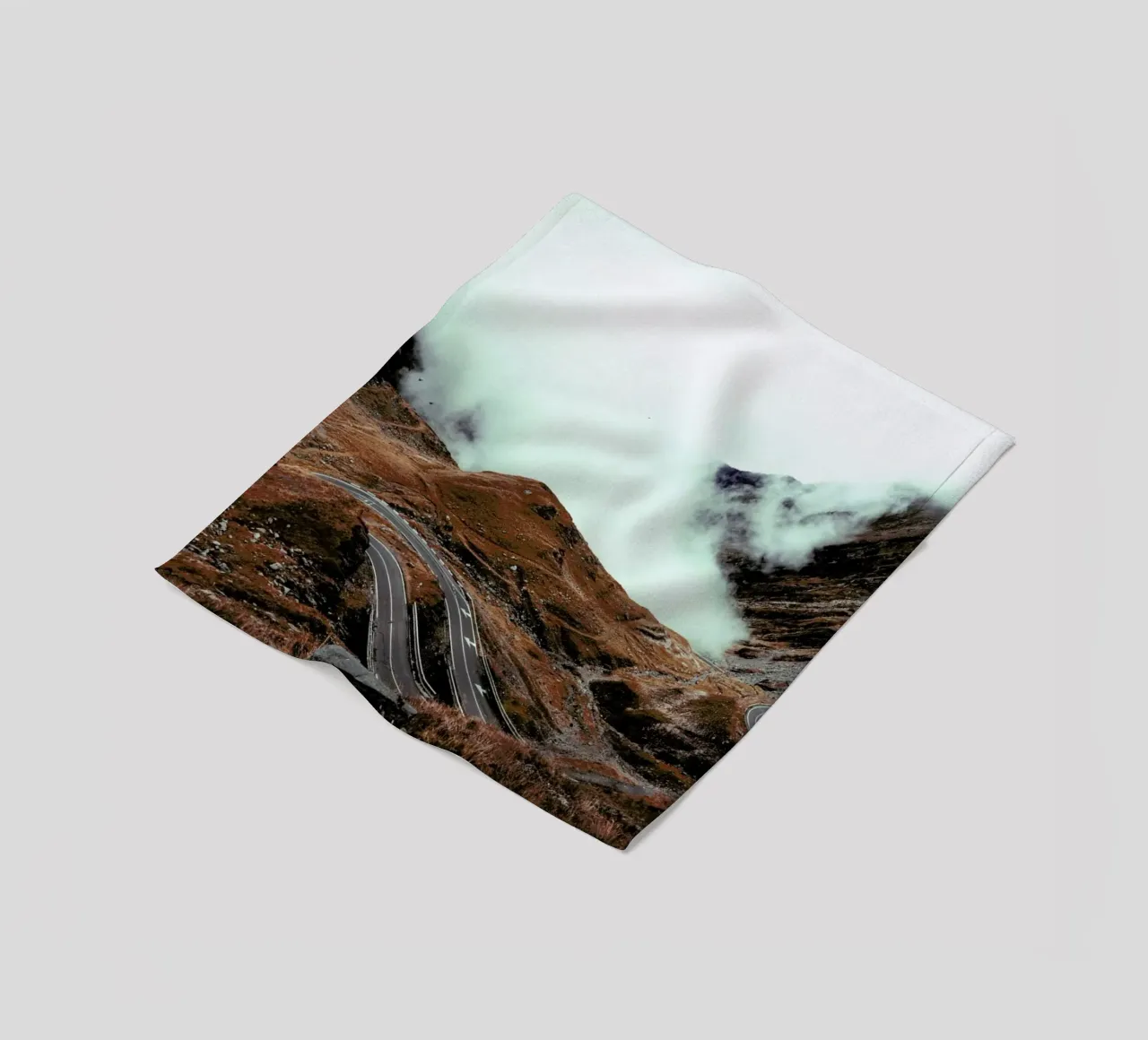 Mountains VII coperta in pile da Sebastian Hilgetag
