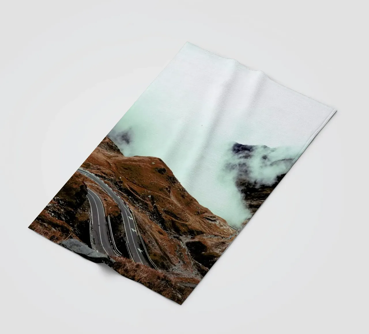 Mountains VII coperta in pile da Sebastian Hilgetag