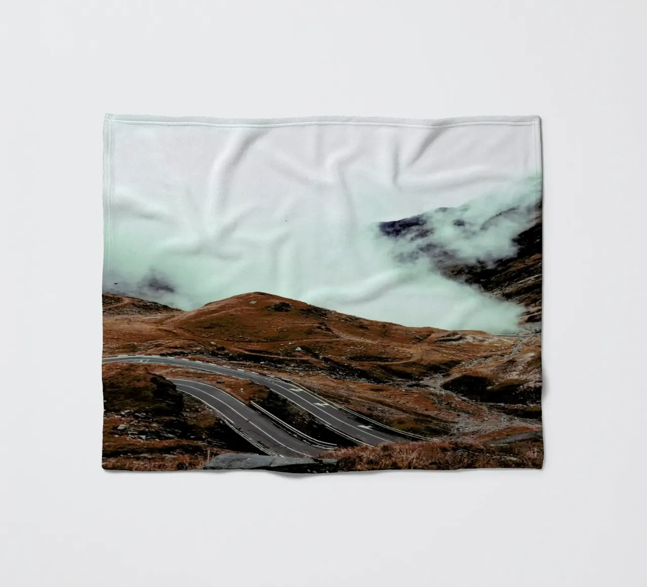 Mountains VII coperta in pile da Sebastian Hilgetag