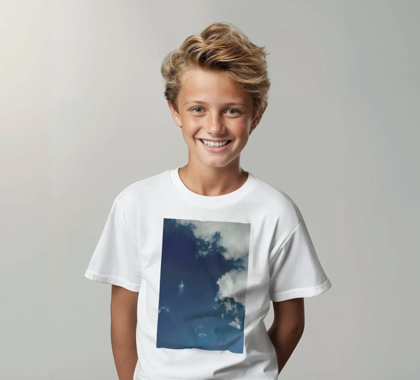 Sky Diving Kinder T-Shirt von Studio Nahili