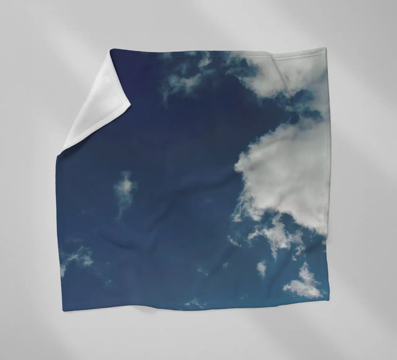 Sky Diving Fleecedecke von Studio Nahili