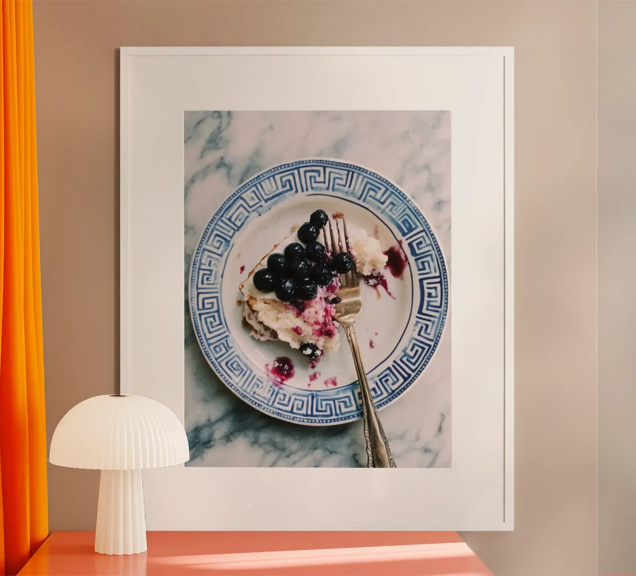 Dessert Torta ai frutti di bosco poster con telaio in plastica da IamHomeStudio