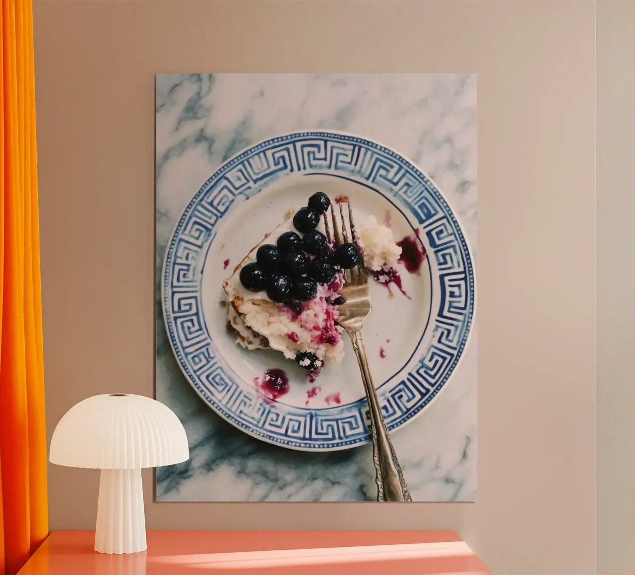 Dessert Torta ai frutti di bosco poster con telaio in plastica da IamHomeStudio
