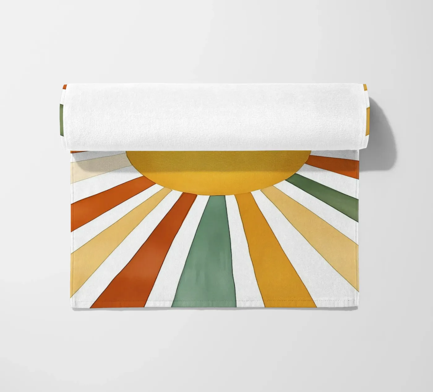 Sonnenstrahlen Strandtuch von IamHomeStudio