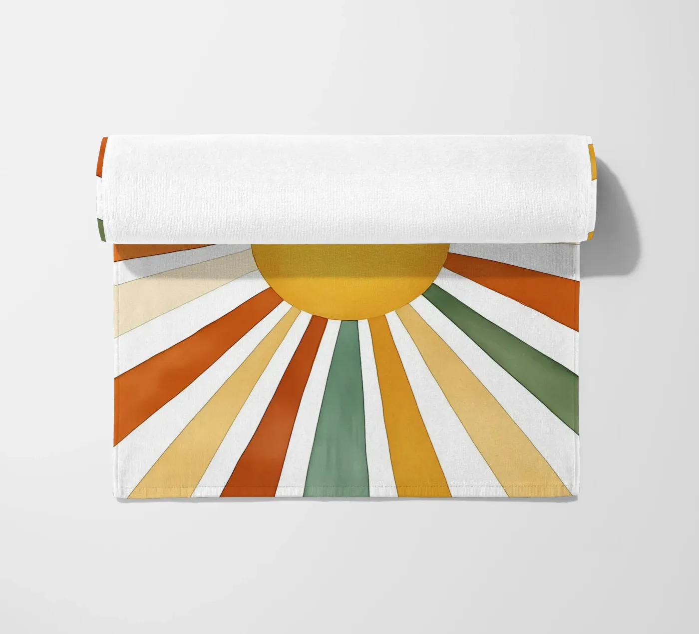 Sonnenstrahlen Strandtuch von IamHomeStudio