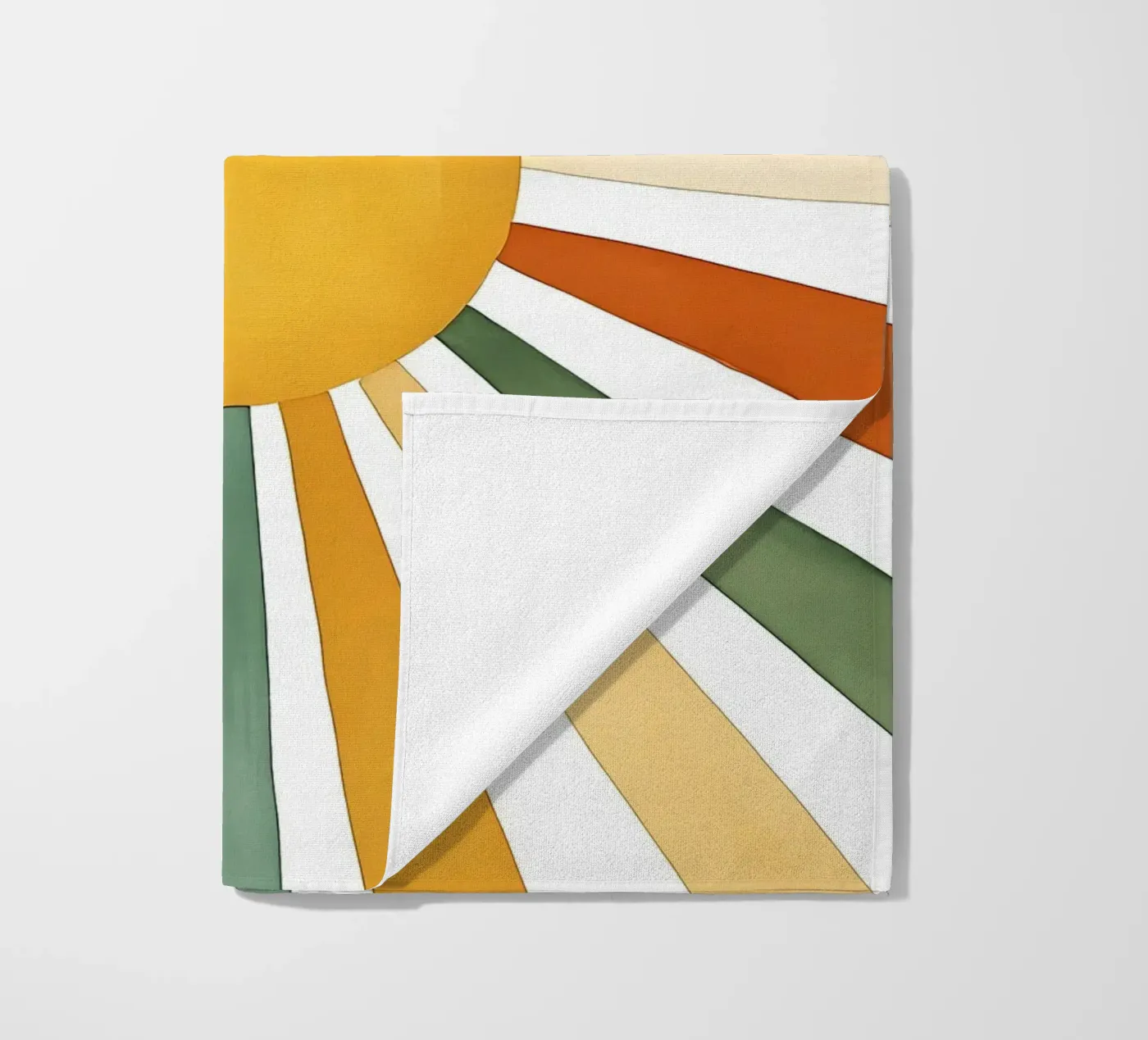 Sonnenstrahlen Strandtuch von IamHomeStudio