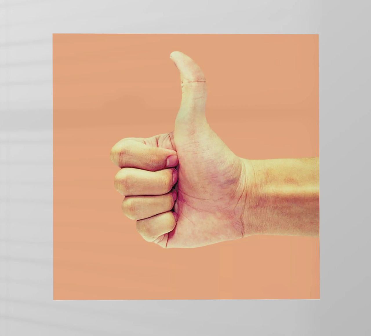 Thumb up Yourself pellicola backlit da suckertom