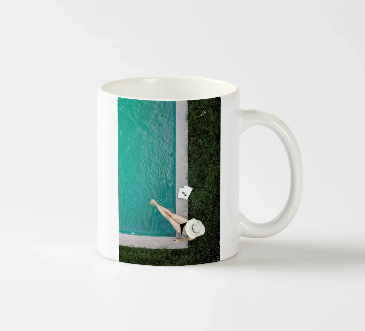 Summer at the Pool tazza in ceramica da Studio Nahili