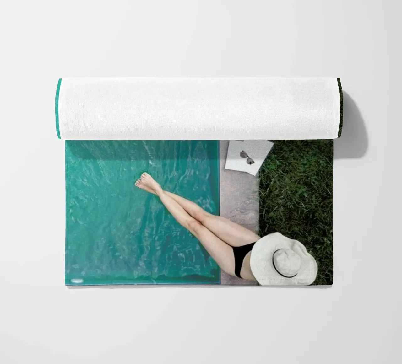 Summer at the Pool telo mare da Studio Nahili