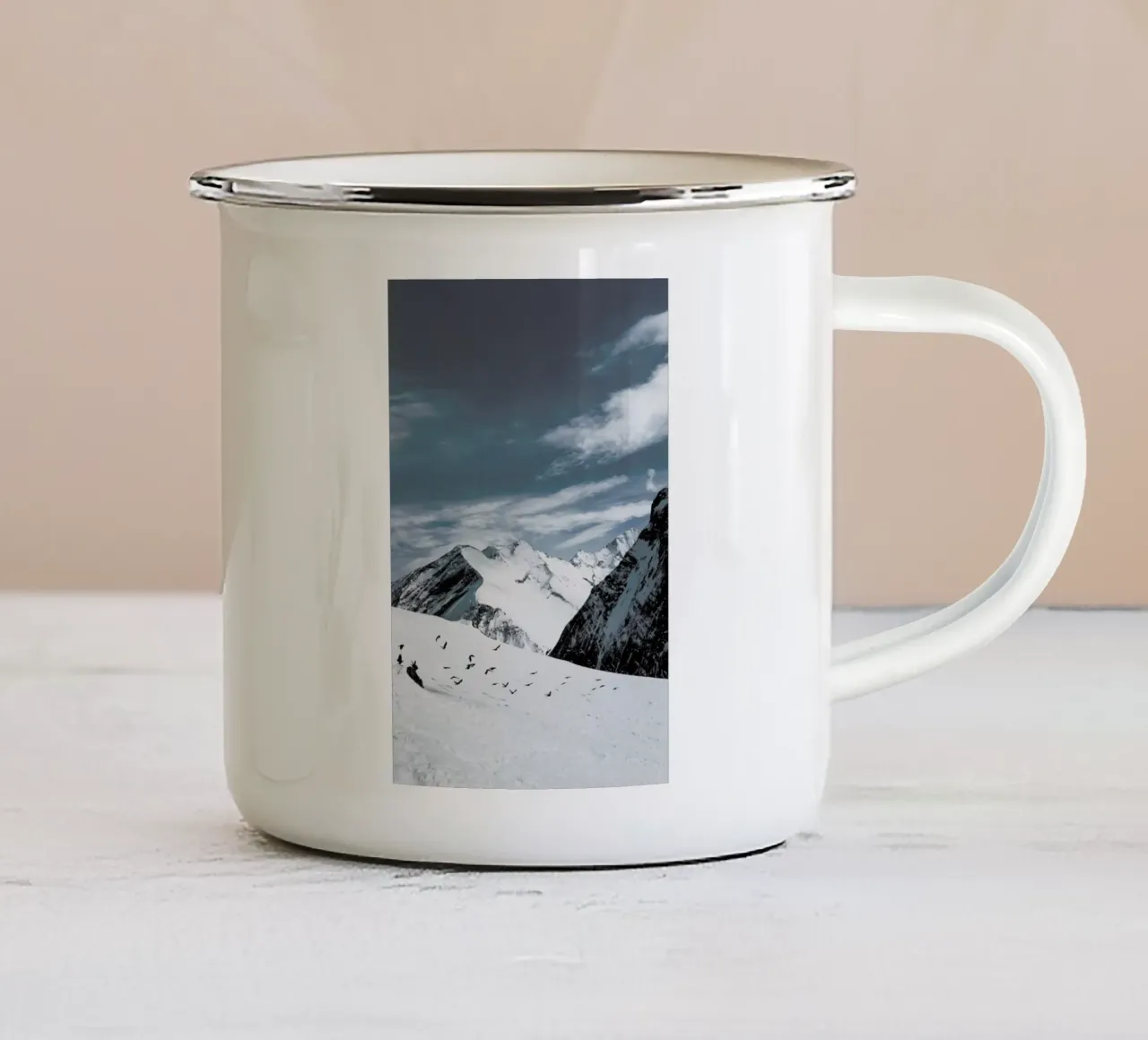 Mountains XVIII tazza in smalto da Sebastian Hilgetag